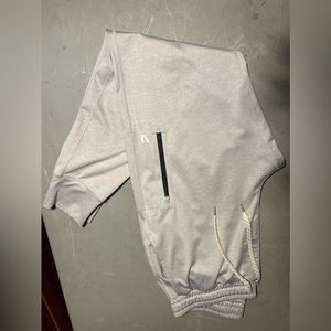 Vuori sunday jogger grey like new size medium